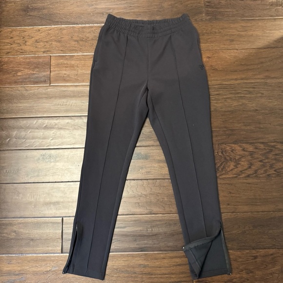Aritzia TNA Becca Pleated Joggers - Women’s Small - Picture 2 of 11